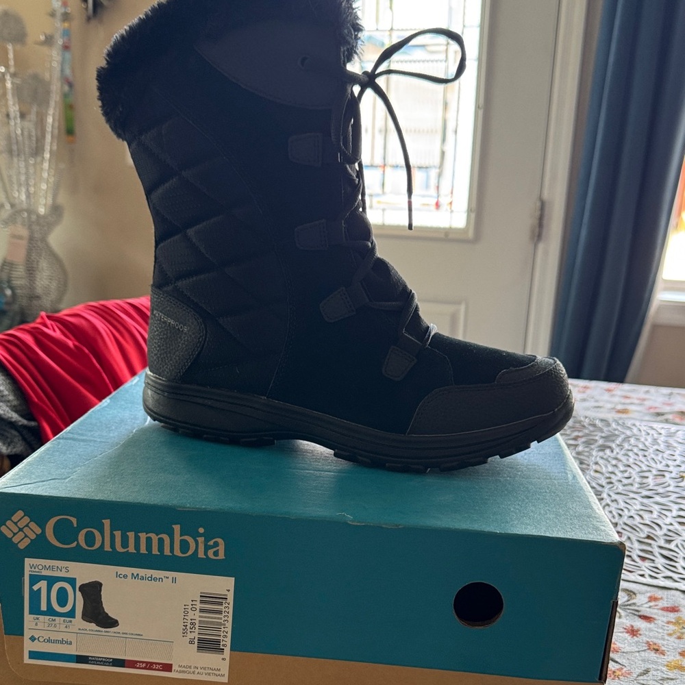 Columbia Women's Black Winter Boots